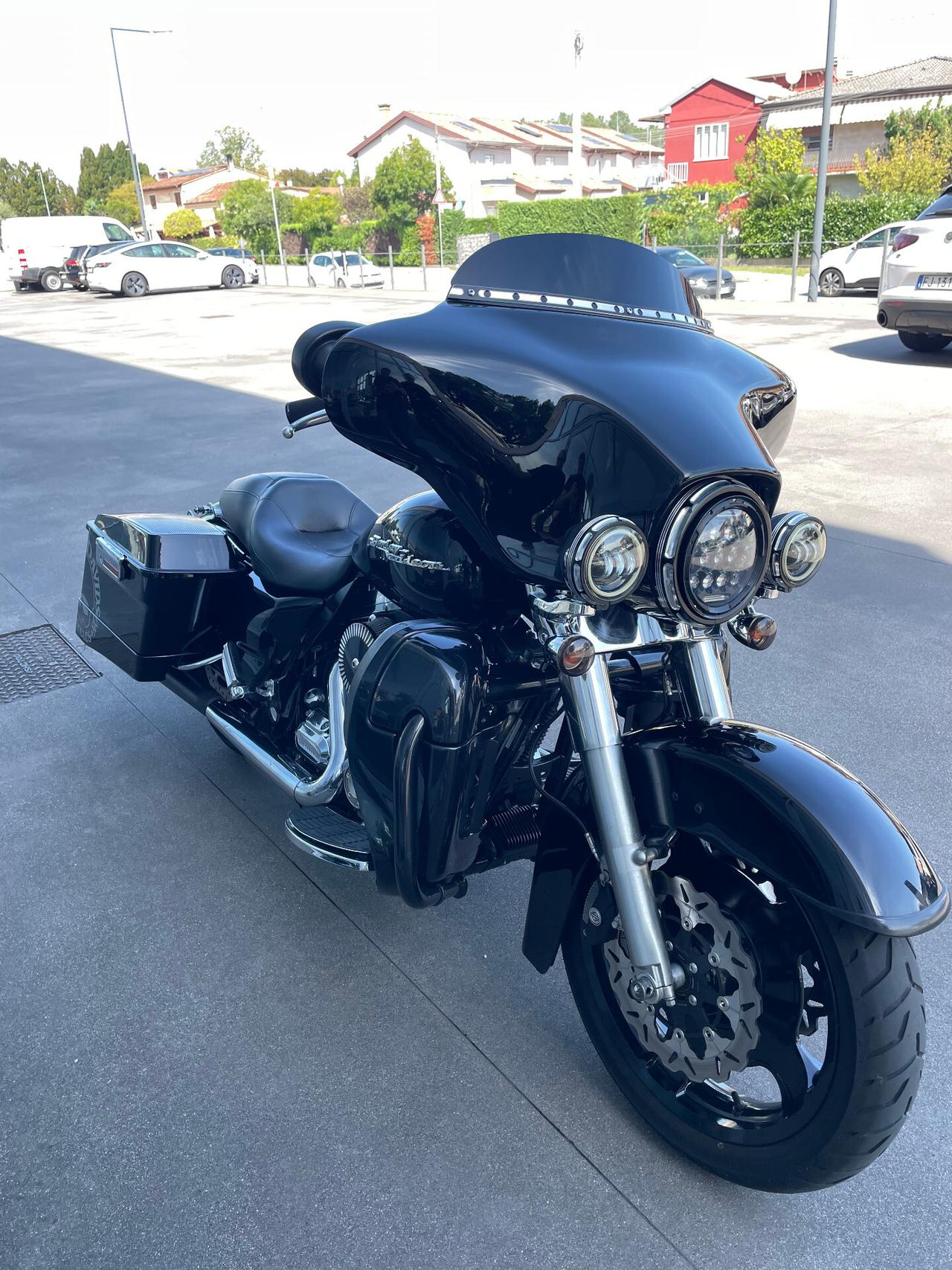 Harley-davidson Touring Street Glide Twin Cam 96 Six Speed con molti accessori sosp.Ohlins