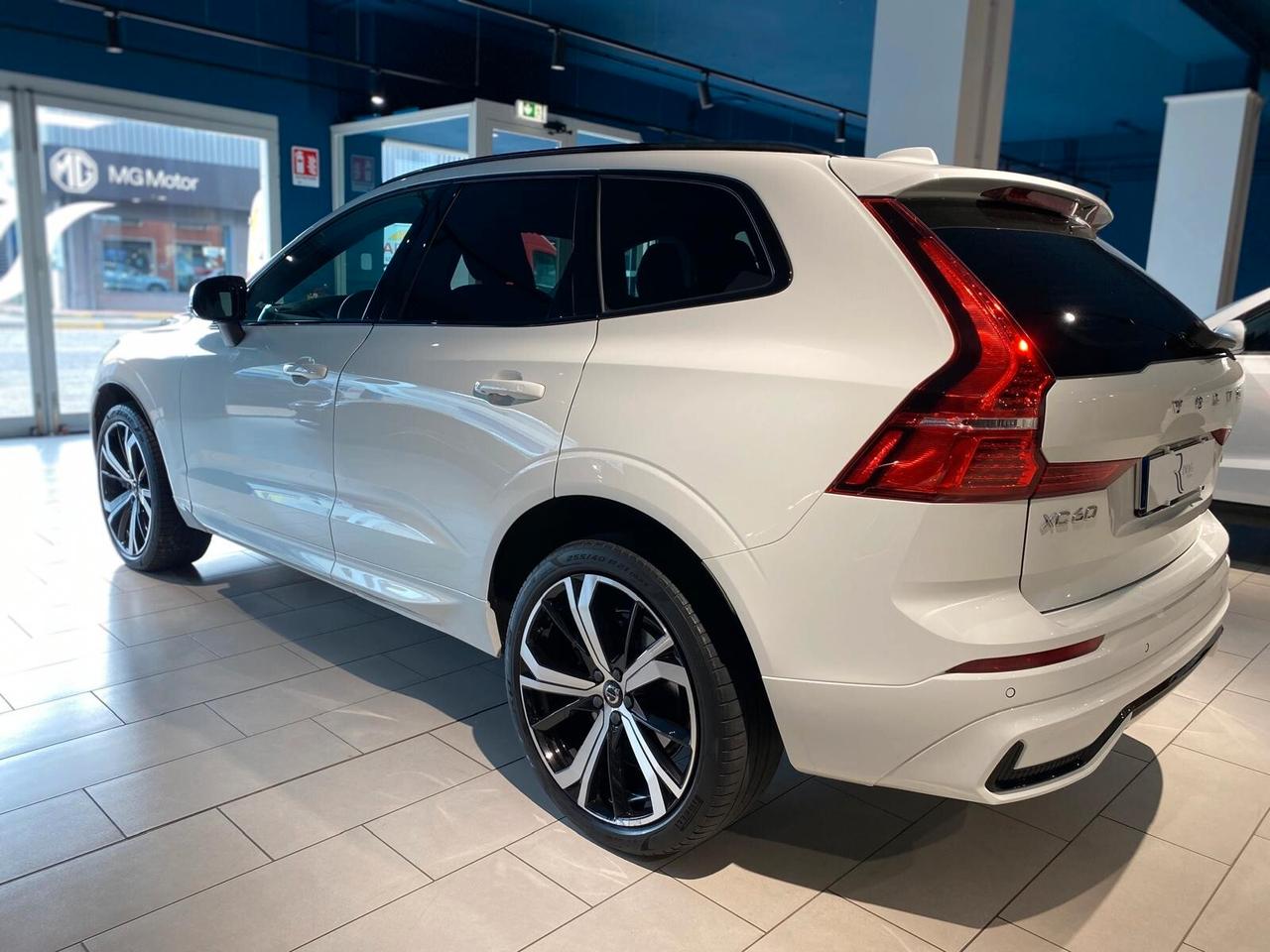 Volvo XC 60 XC60 B4 (d) AWD automatico Plus Dark