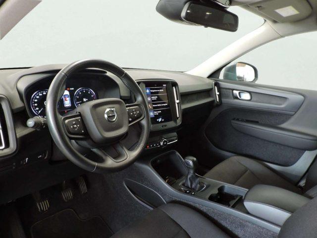 VOLVO XC40 T2 MOMENTUM CORE MANUALE