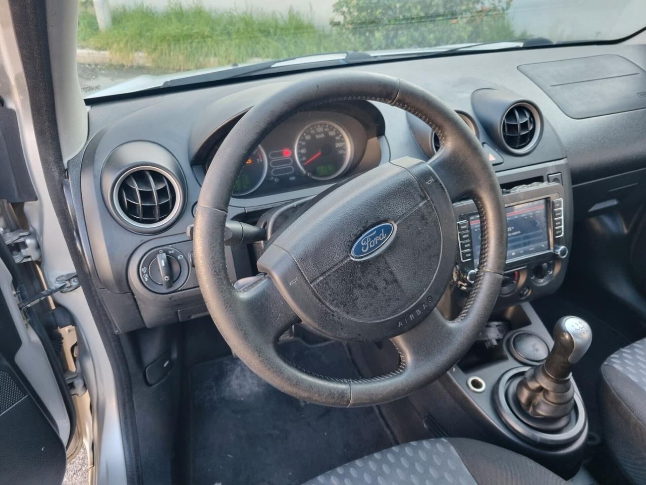 Ford Fiesta 1.4 16V 5p. Ghia