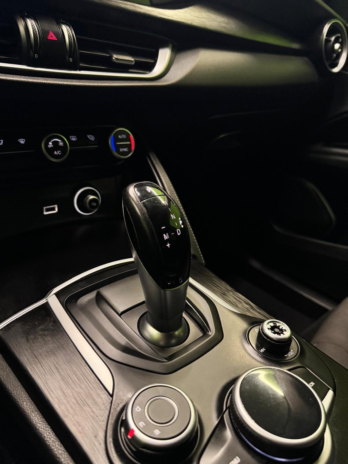 Alfa Romeo Stelvio 2.2 Turbodiesel 180 CV AT8 RWD Executive