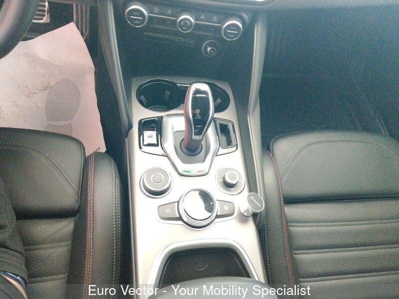Alfa Romeo Giulia Giulia 2.2 Turbodiesel 210 CV AT8 AWD Q4 Veloce