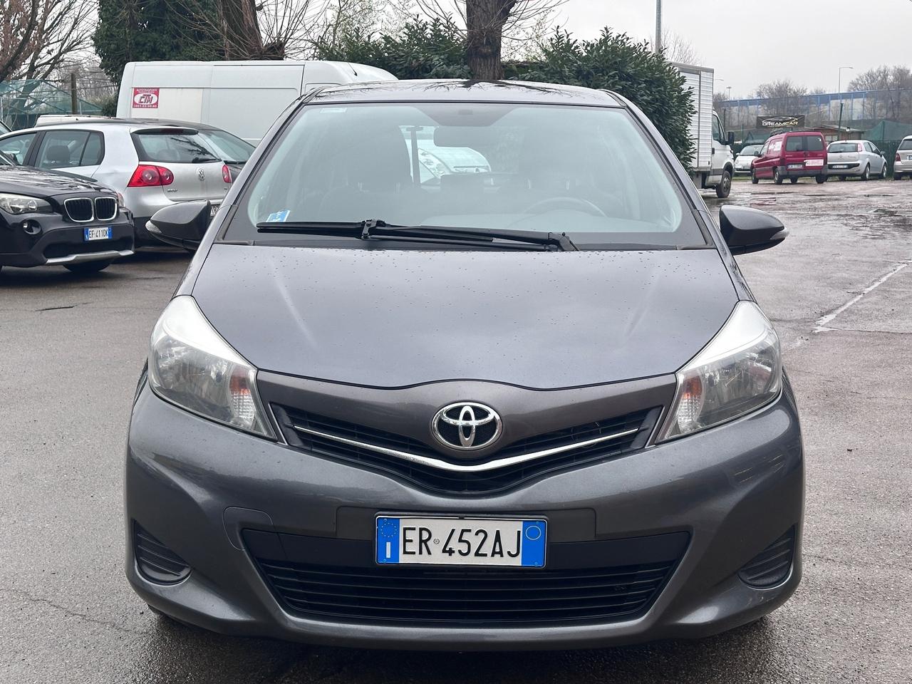 Toyota Yaris 1.0 5 porte Lounge Neopatentati