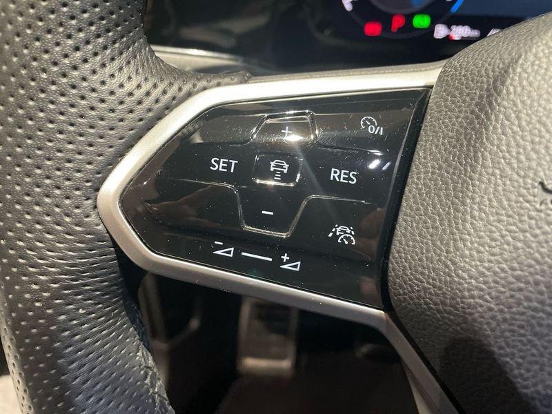 Volkswagen Golf 2.0 tdi R-Line 150cv dsg