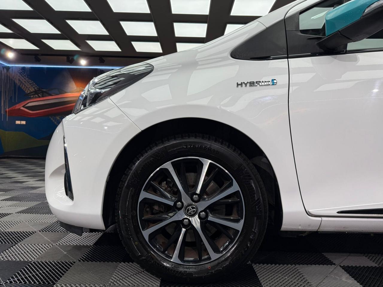 Toyota Yaris 1.5 Hybrid 5 porte Active berlina 2 volumi (940)