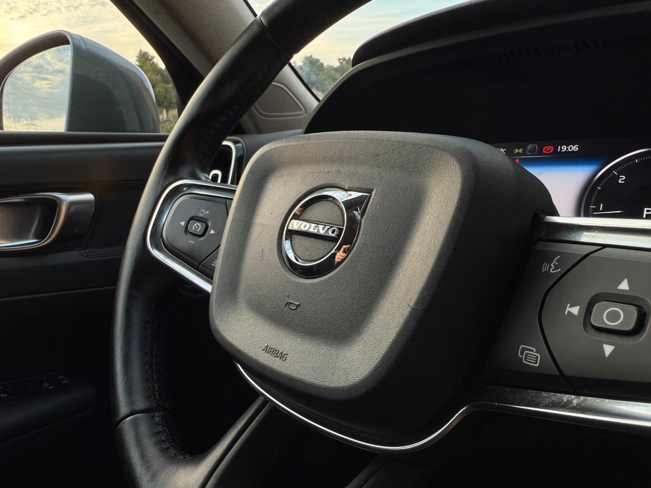 Volvo XC40 D4 AWD/2.0 150 CV/CERCHI 19"/TAGLIANDI VOLVO
