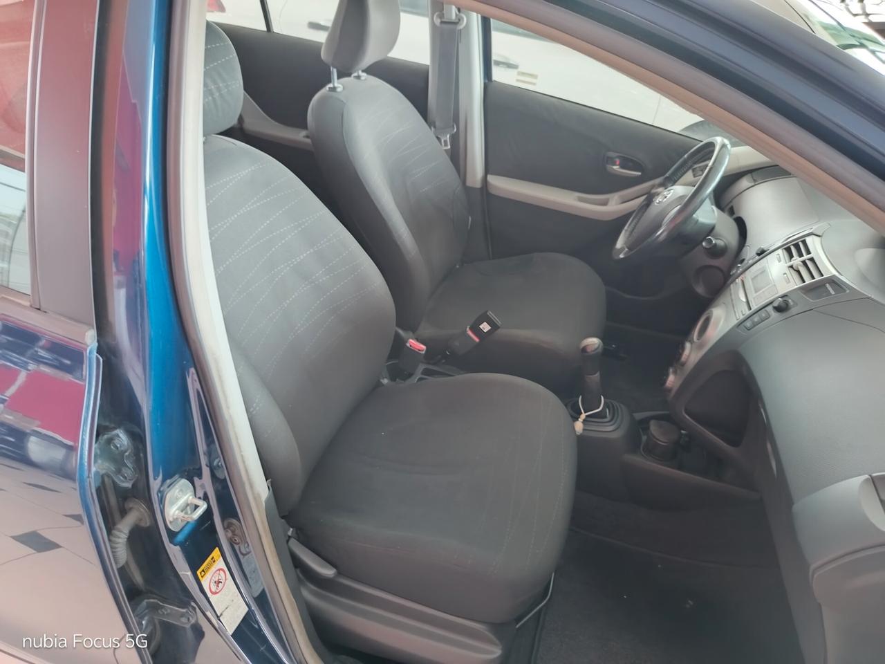Toyota Yaris 1000cc tecno