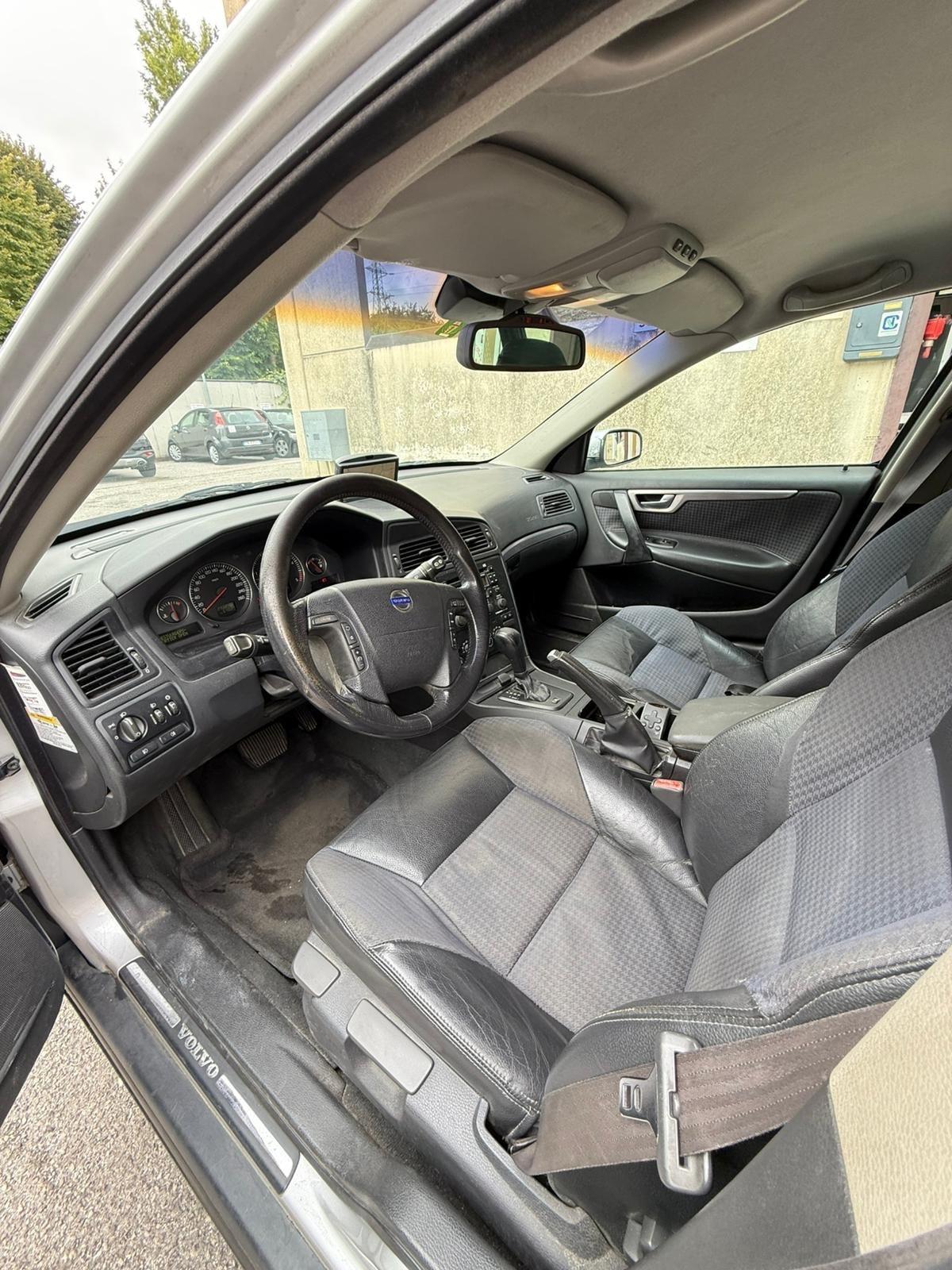 Volvo V70/XC70 V70 2.4 D5 20V cat Summum
