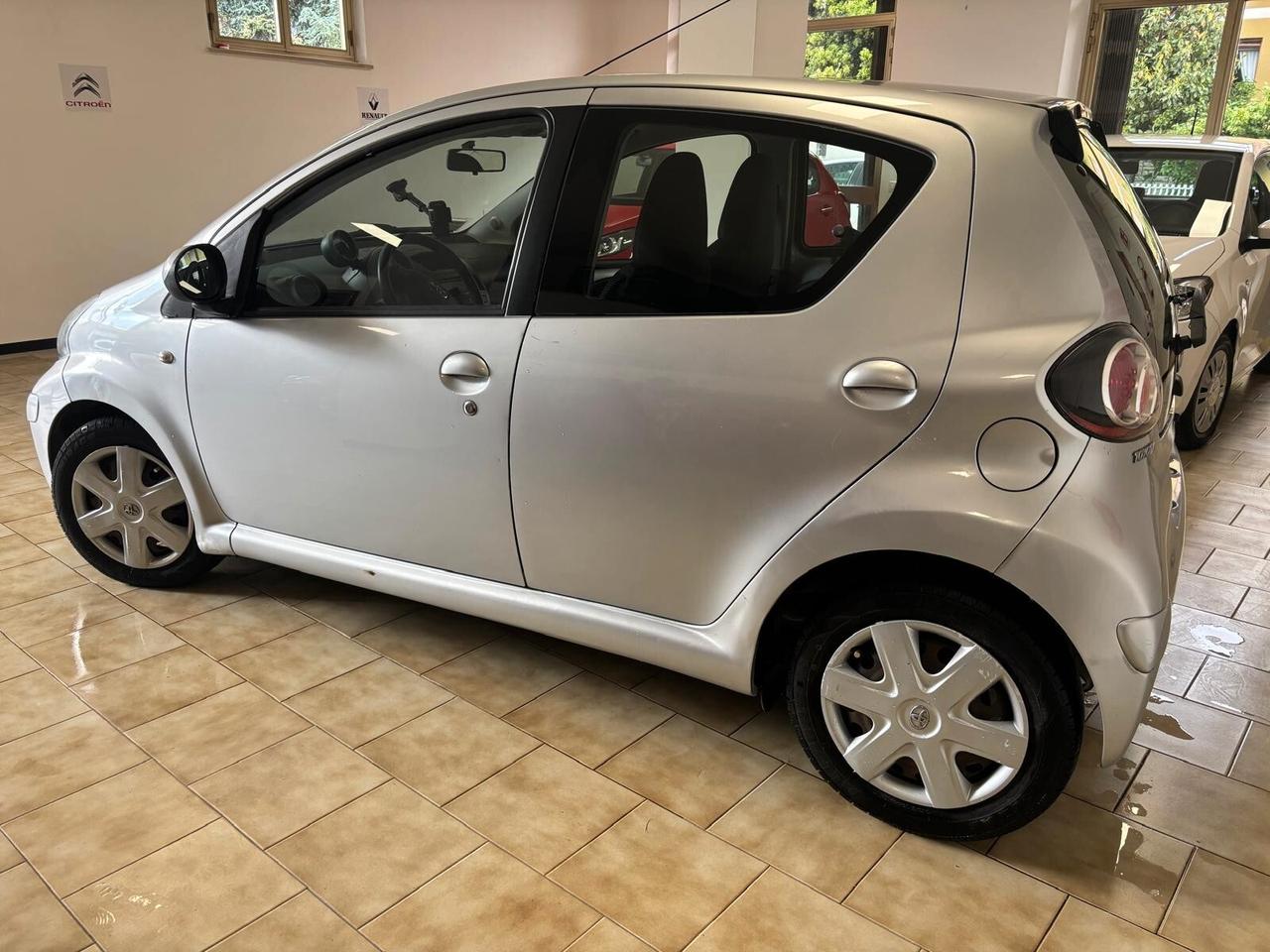 TOYOTA AYGO ANNO 2010 BZ 1.0 ADATTA NEOPATENTATI KM 144 MILA