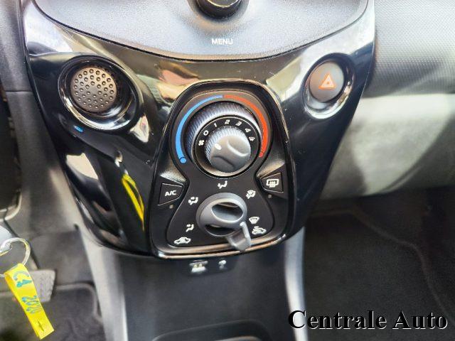 CITROEN C1 VTi 72 S&S 5 porte Shine