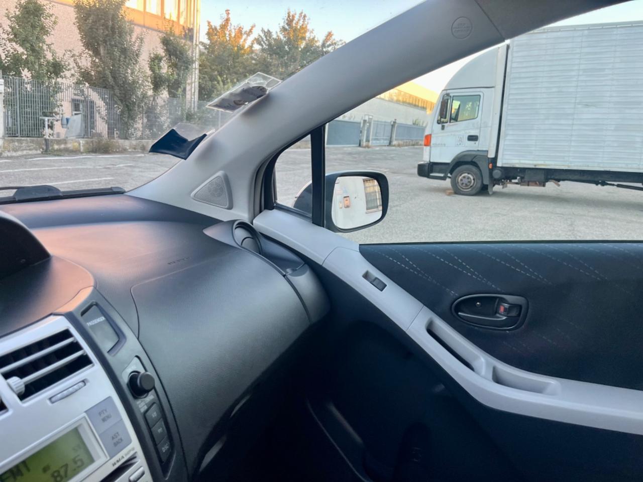 Toyota Yaris 1.3benz 2007 103.000km perfetta per neopatentati