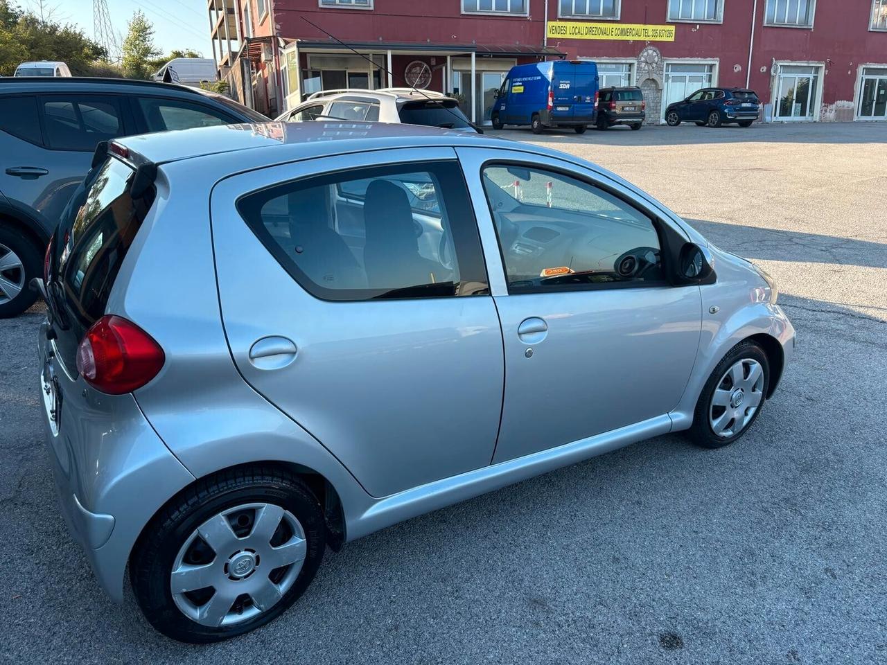 Toyota Aygo 1.4 turbodiesel 5 porte Sol