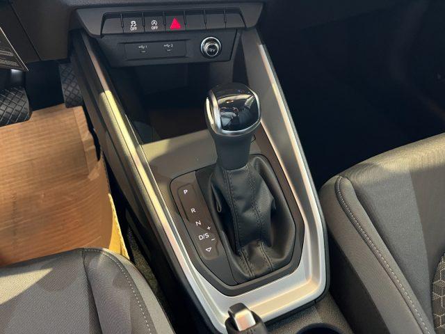 AUDI A1 SPB 30 TFSI Stronic S line edition "17 Sline/F.Led