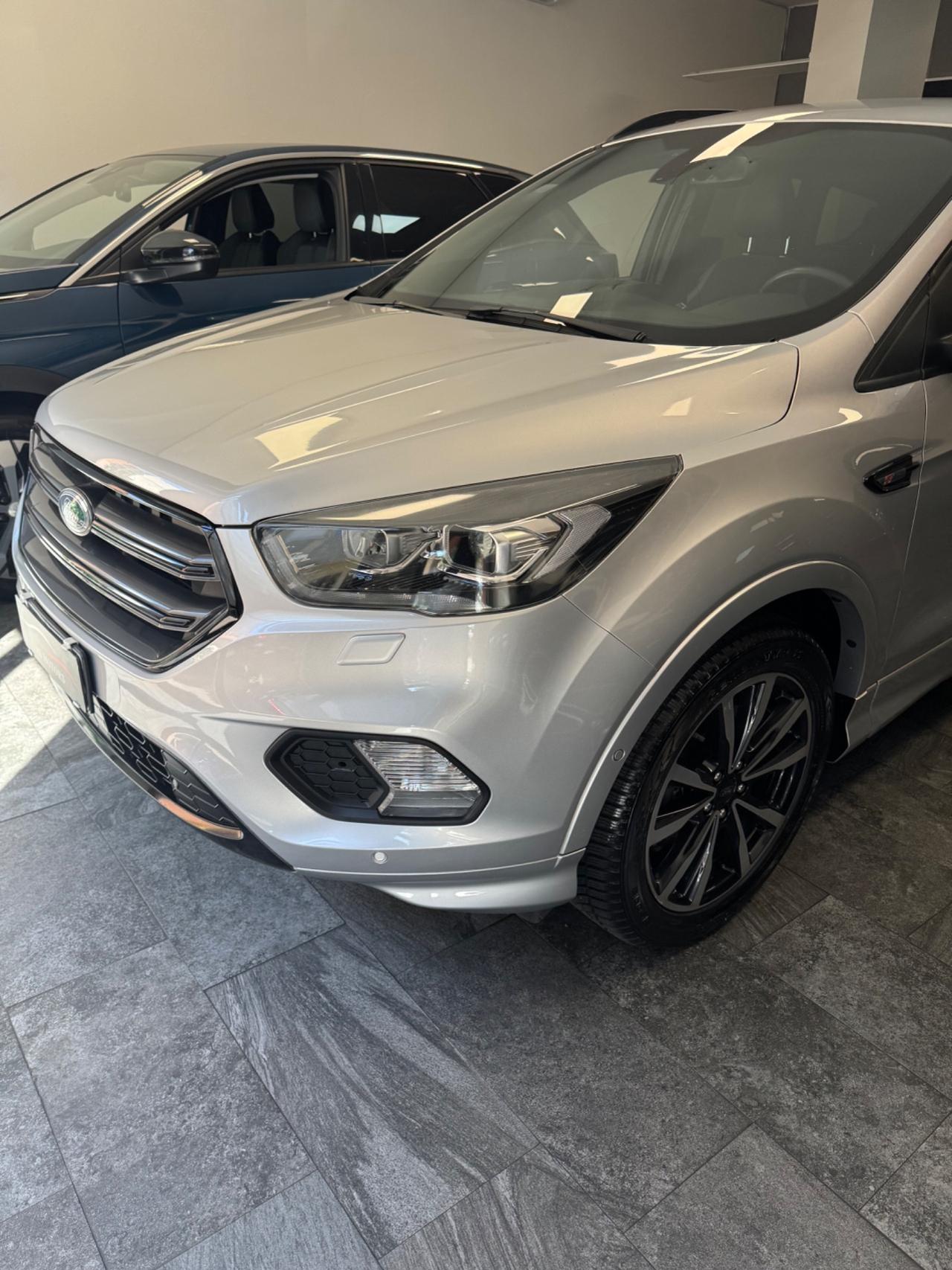 Ford Kuga 1.5 TDCI 120 CV 2WD ST-Line