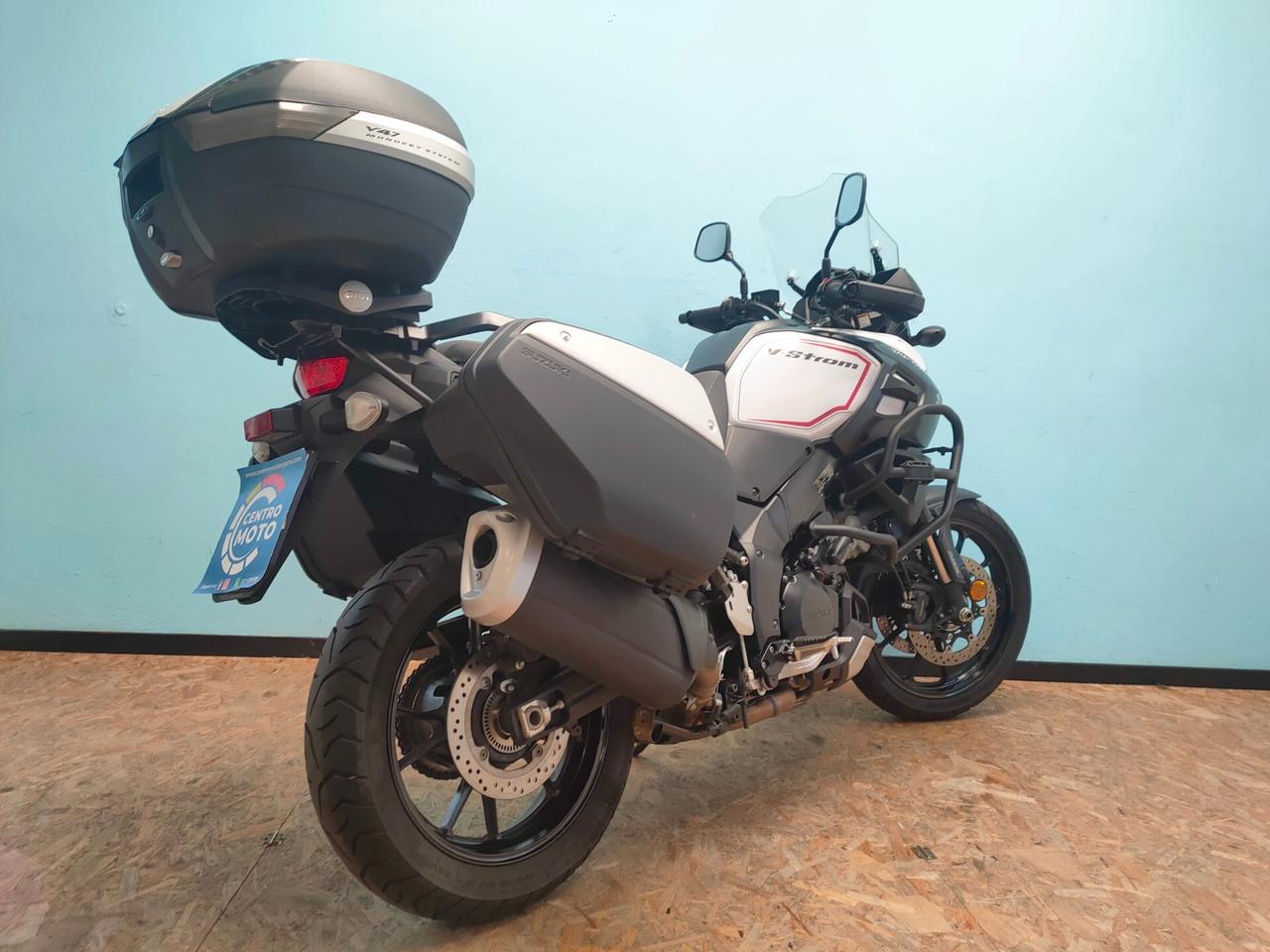 Suzuki V Strom DL 1000 soli 14.318 km.