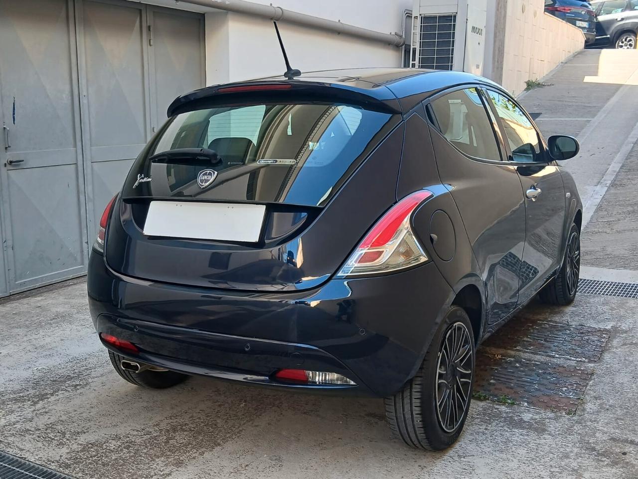 Lancia Ypsilon 1.2 69 CV 5 porte S&S Gold