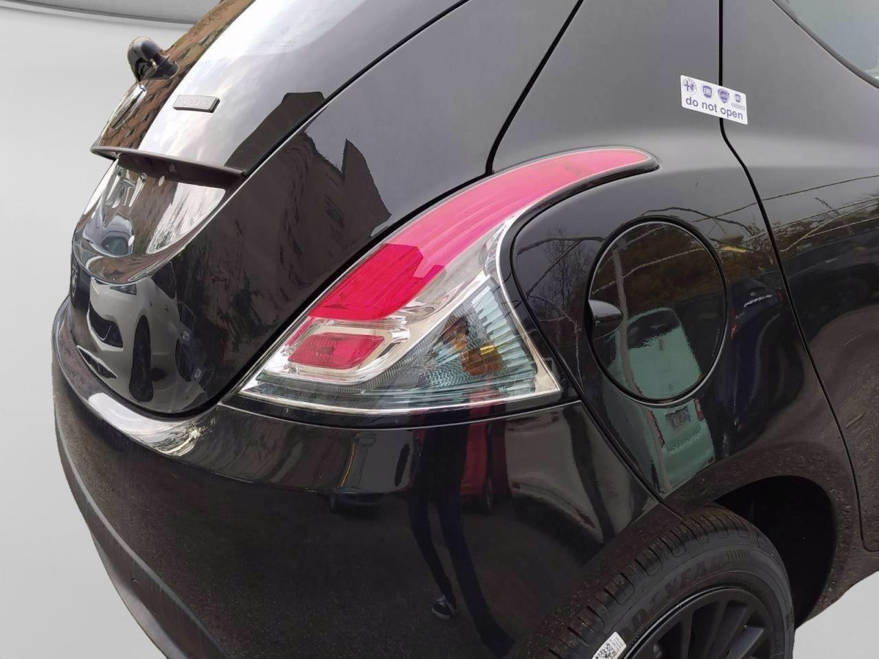 LANCIA Ypsilon III 2021 - Ypsilon 1.0 firefly hybrid Silver s&s 70cv