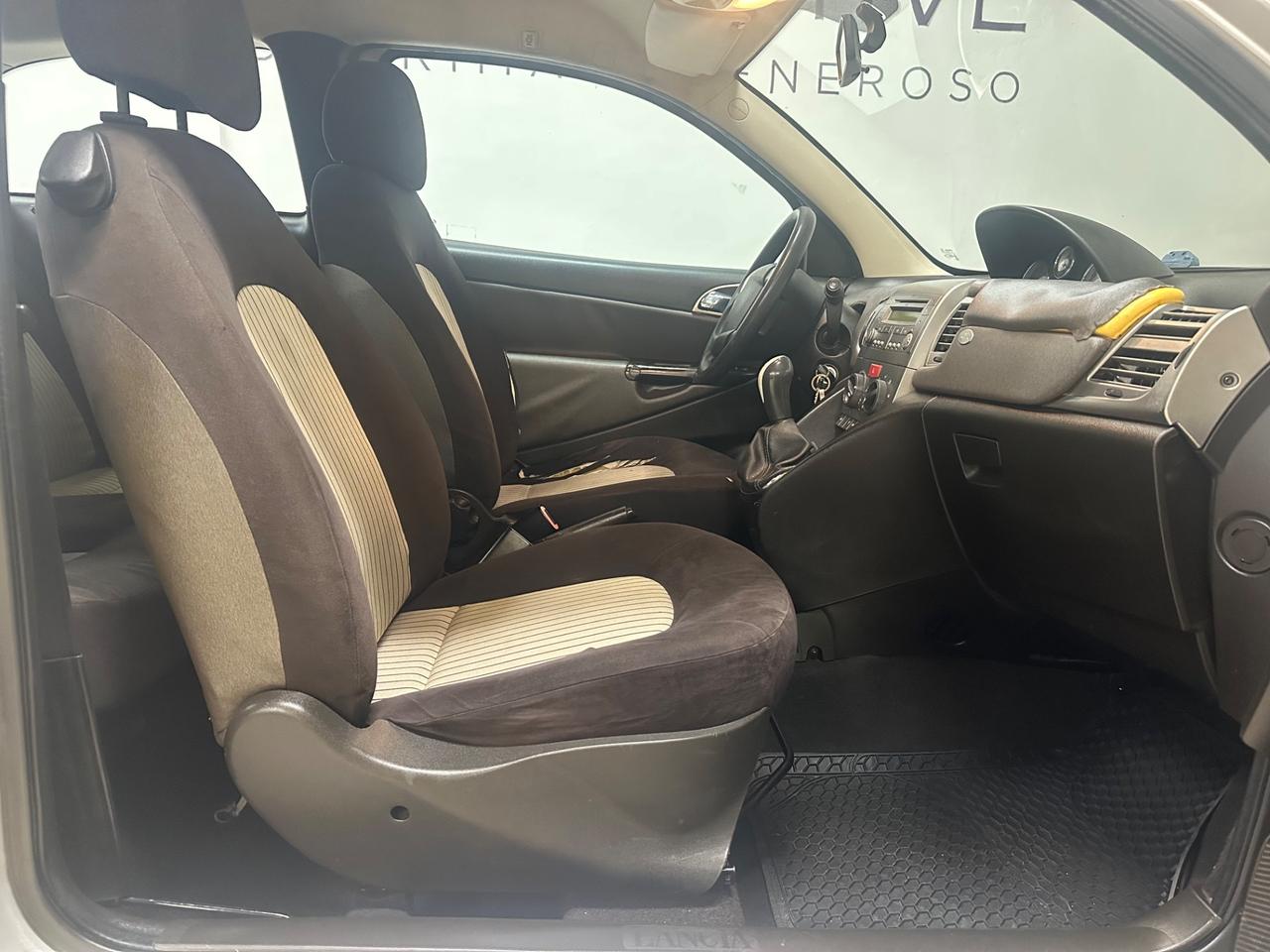 Lancia Ypsilon 1.3 MJT 90 CV Oro Bianco