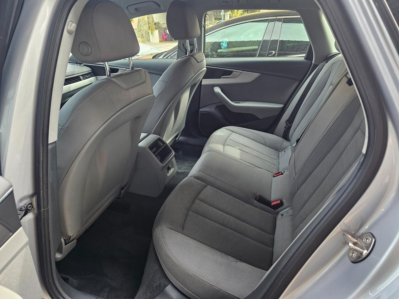 Audi A4 Avant 30 TDI/136 CV S tronic Business Advanced