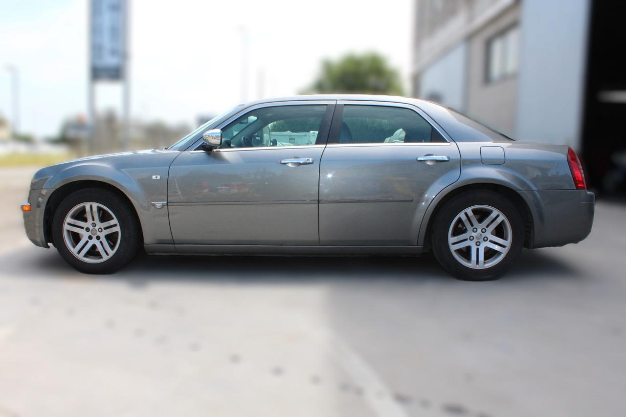 Chrysler 300C 3.0 V6 CRD berlina
