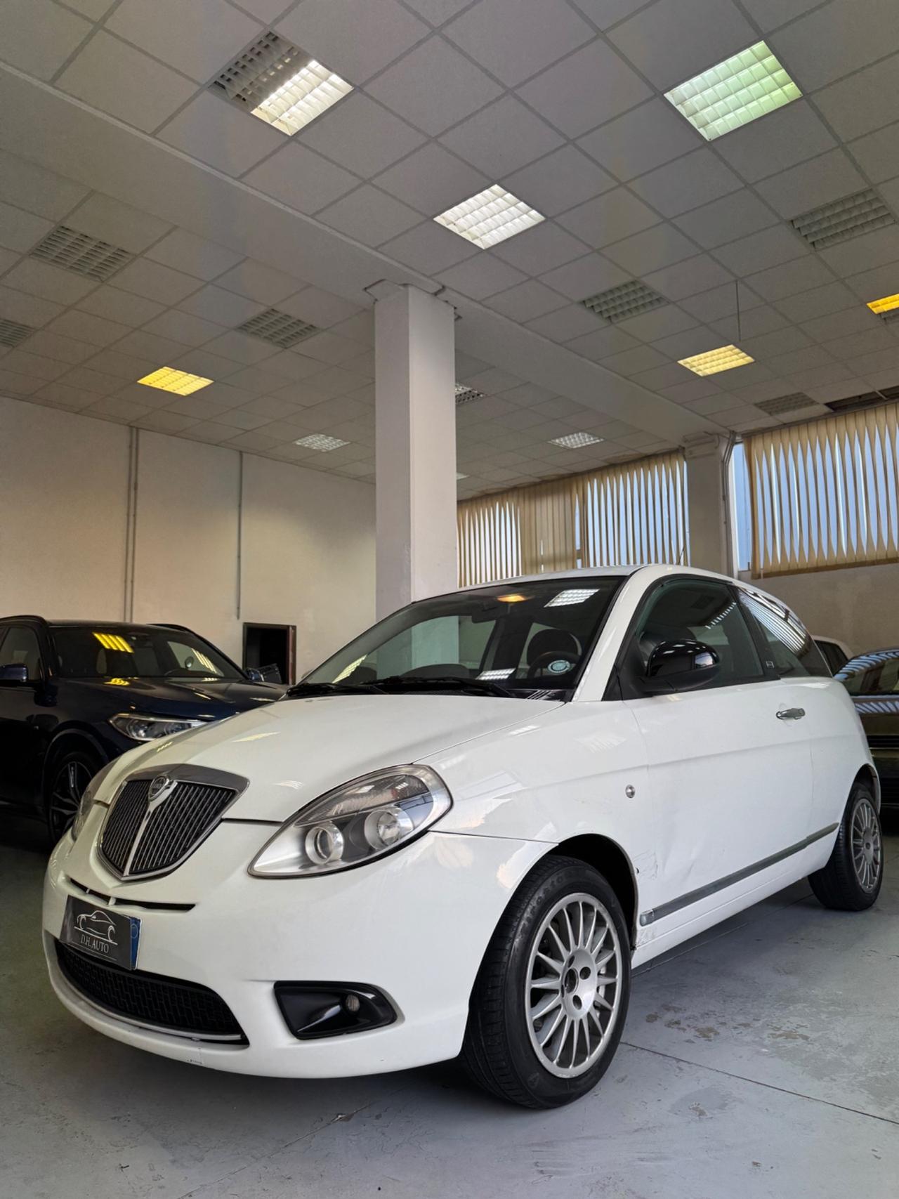Lancia Ypsilon 1.2 69 CV Unyca