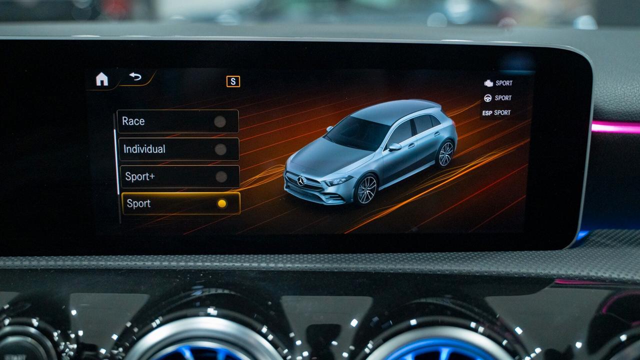 Mercedes-benz A 180 D PREMIUM PLUS AMG TETTO PACK LUCI XENO NAVI PELLE FULL OPTIONAL