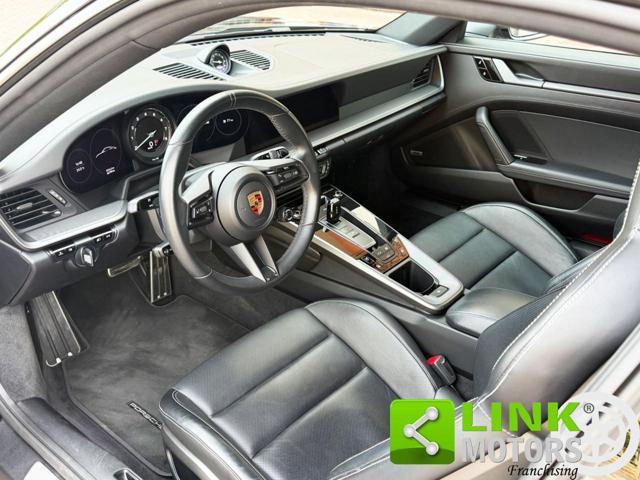 PORSCHE 911 Carrera 4S