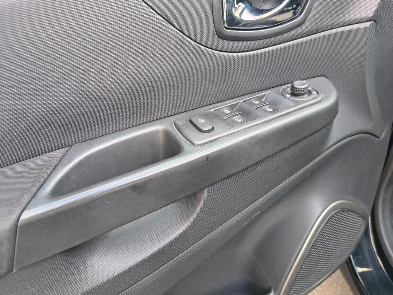 RENAULT CAPTUR UNICOPROPRIETARIO BENZINA ANNO 2014