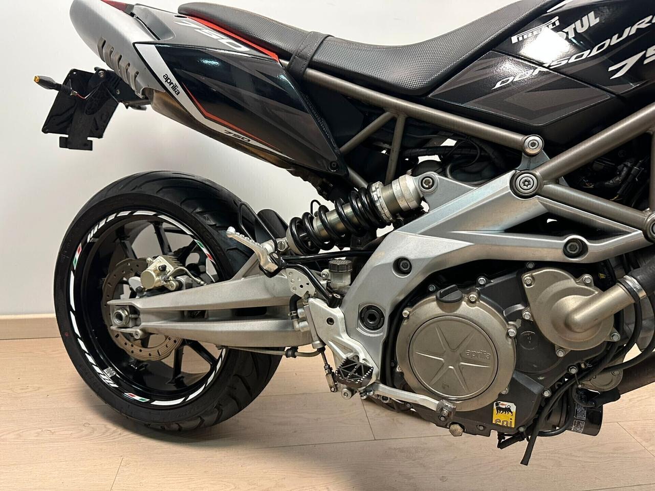 APRILIA DORSODURO 750 FACTORY 2011 DA 99€ AL MESE