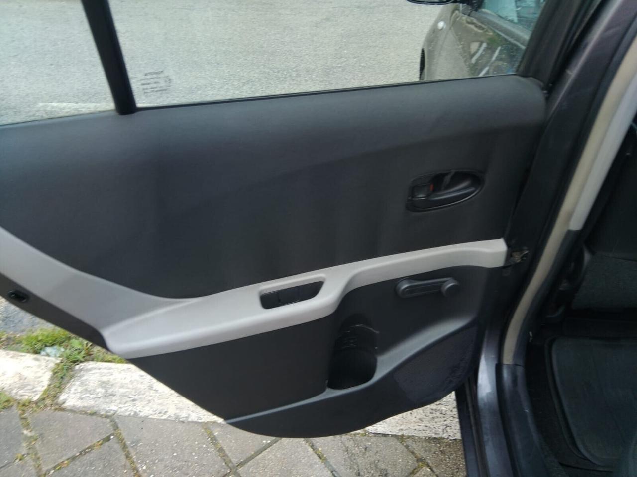Toyota Yaris 1.0 5 porte Luxury pack