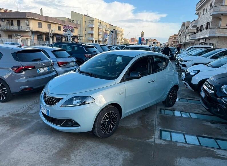 LANCIA YPSILON PLATINO