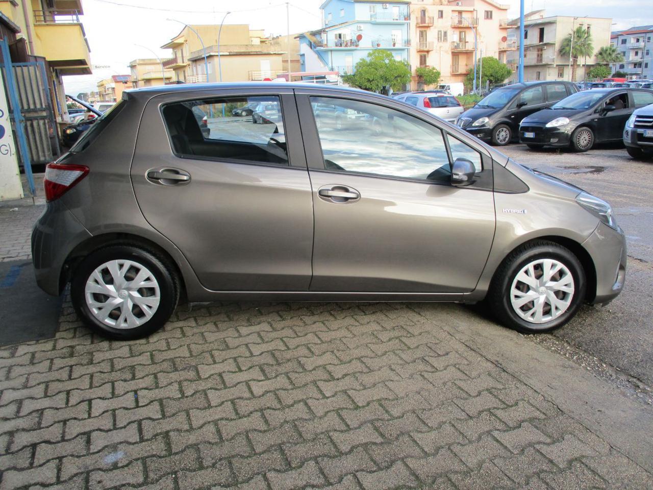 TOYOTA Yaris 1.5 Hybrid 5 porte Business