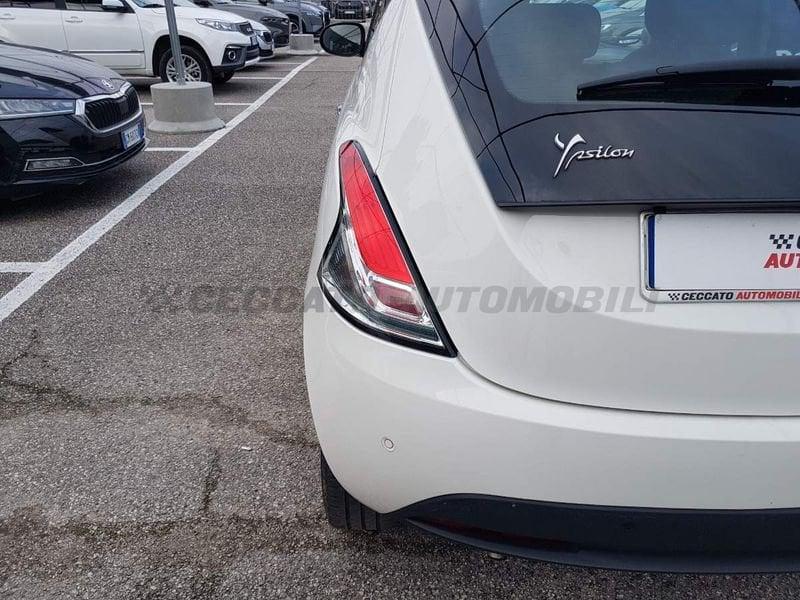 Lancia Ypsilon Ypsilon 1.0 firefly hybrid Silver s&s 70cv 5p.ti