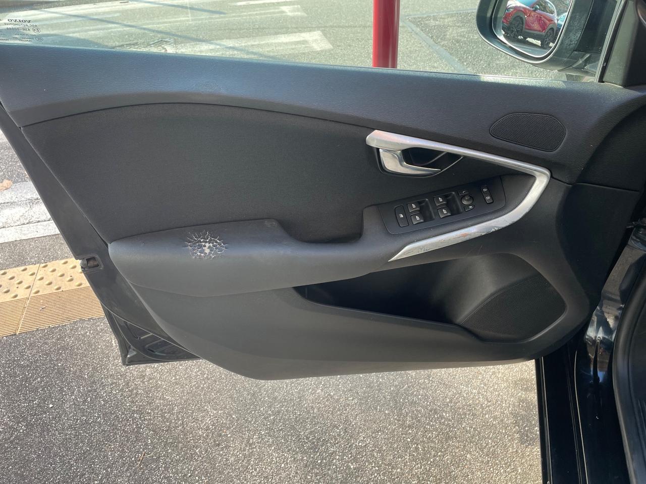 Volvo V40 2.0 D2 120cv MOMENTUM/GARANZIA 12 MESI