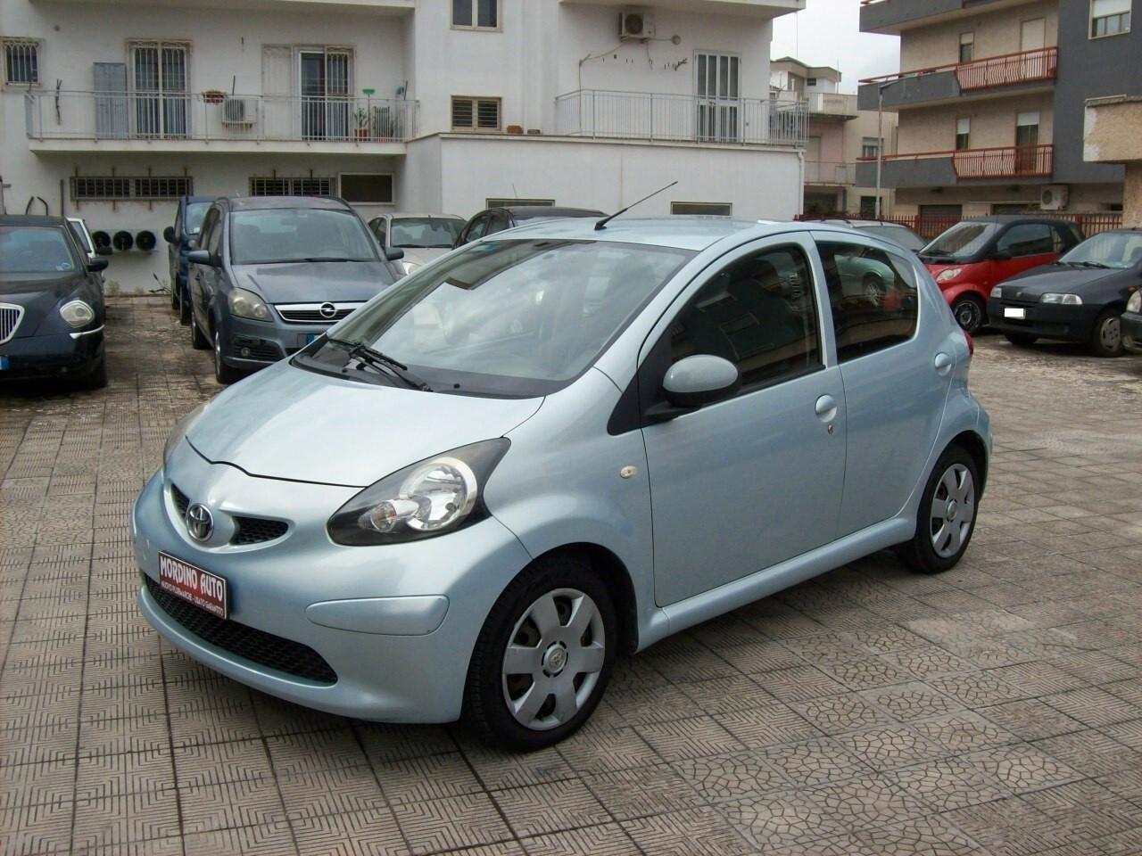 Toyota Aygo 1.0 12V VVT-i 5 porte Sol