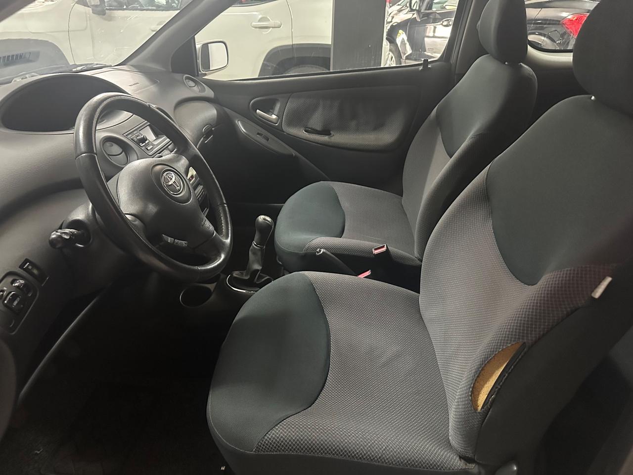 TOYOTA Yaris 1.0i (65) 3.p Sol 2004