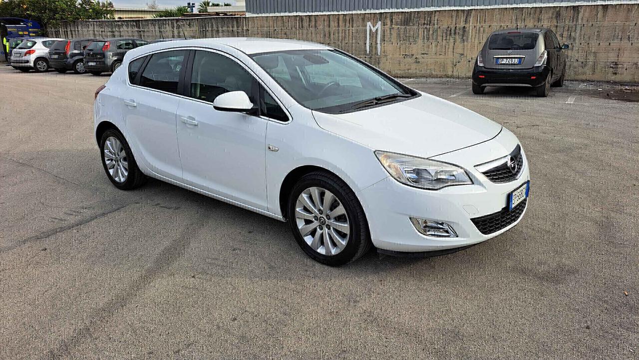 Opel Astra 1.7 CDTI 125CV Cosmo Berlina