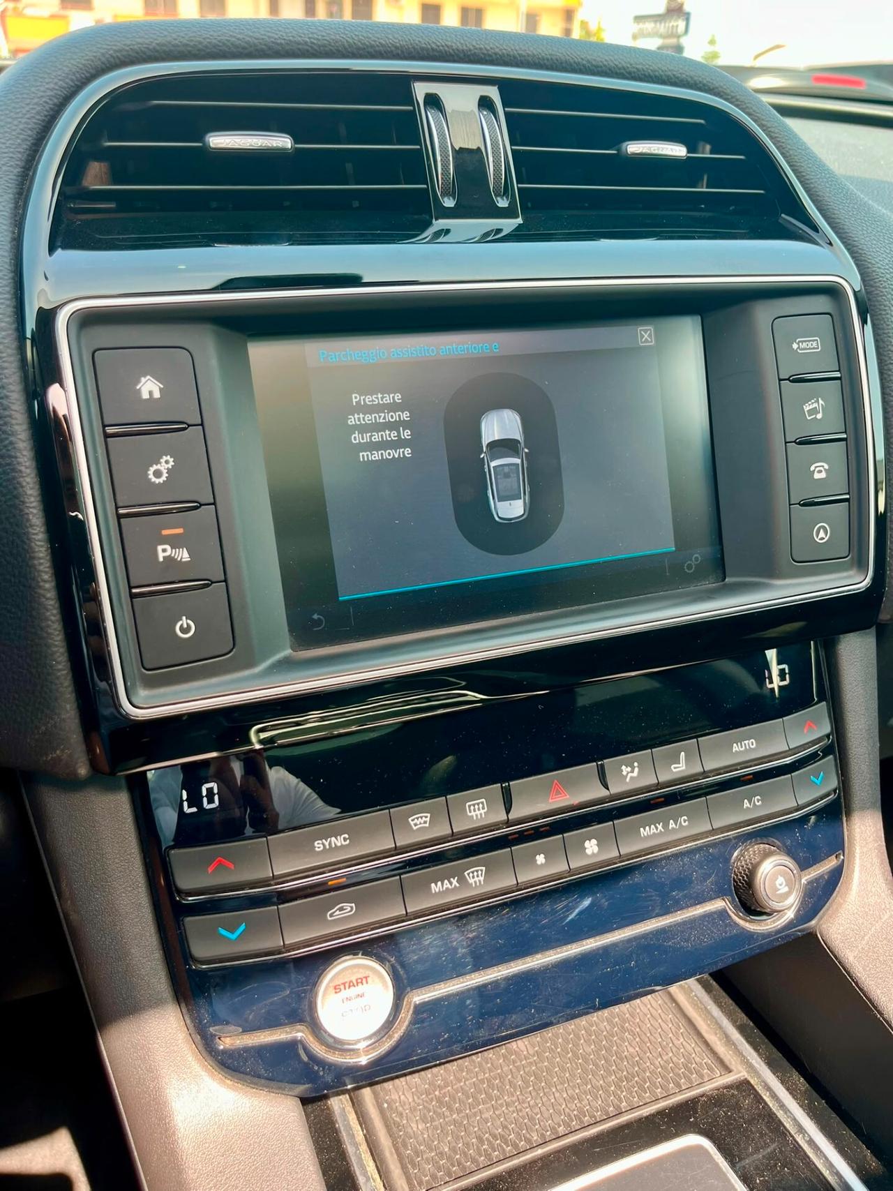 Jaguar F-Pace 2.0 D 180 CV AWD Portfolio