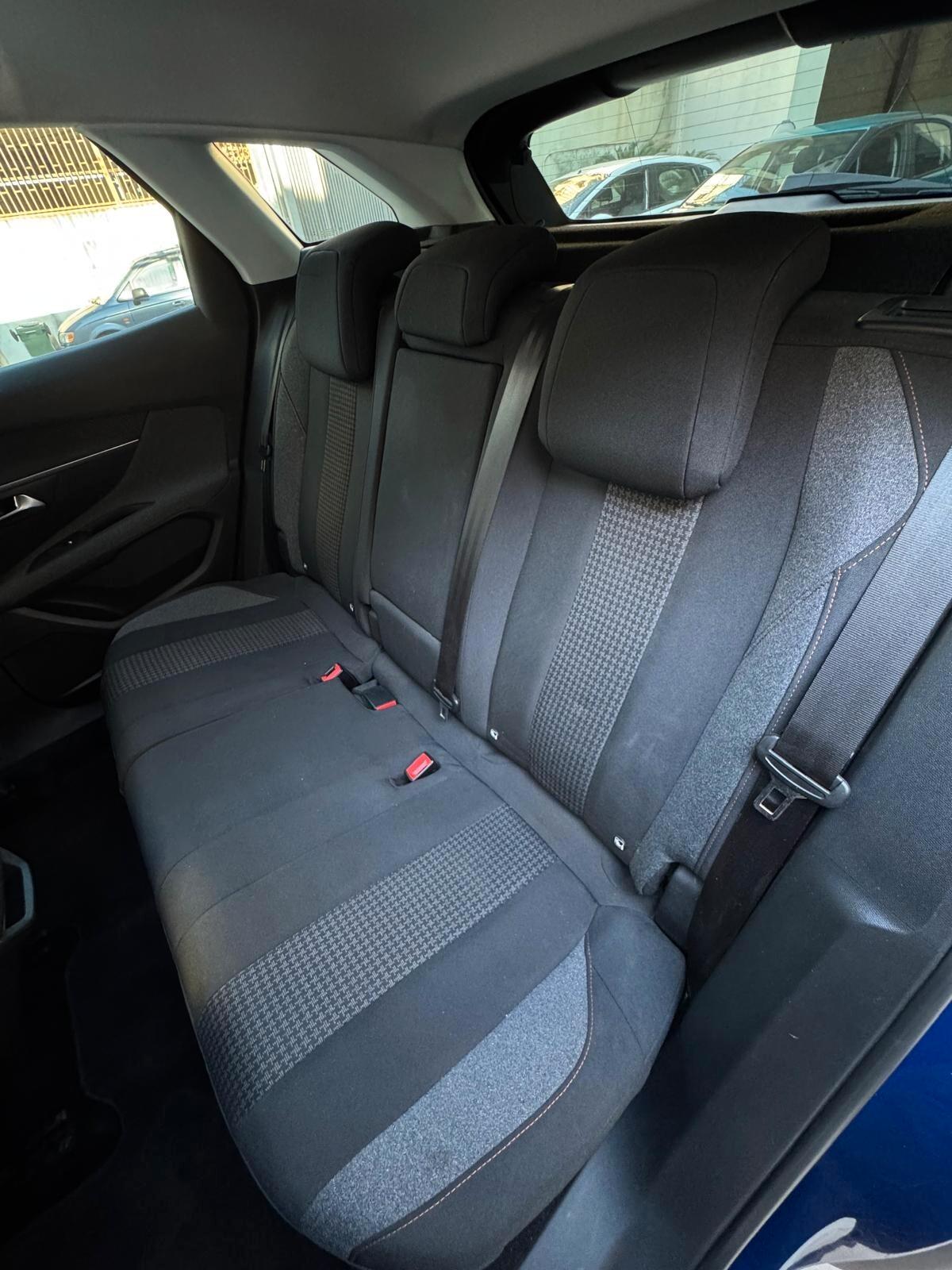 Peugeot 3008 BlueHDi 130 S&S EAT8 Business
