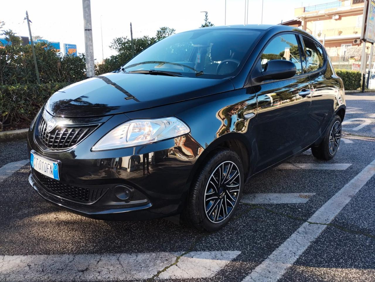 Lancia Ypsilon 1.0 FireFly 5 porte S&S Hybrid Ecochic Silver