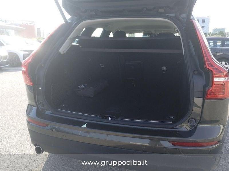 Volvo XC60 II 2018 Diesel 2.0 b4 Momentum Pro awd auto