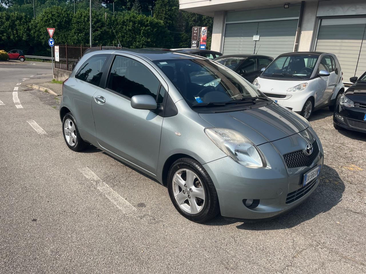 Toyota Yaris 1.3 3 porte/cambio è semiautomatico
