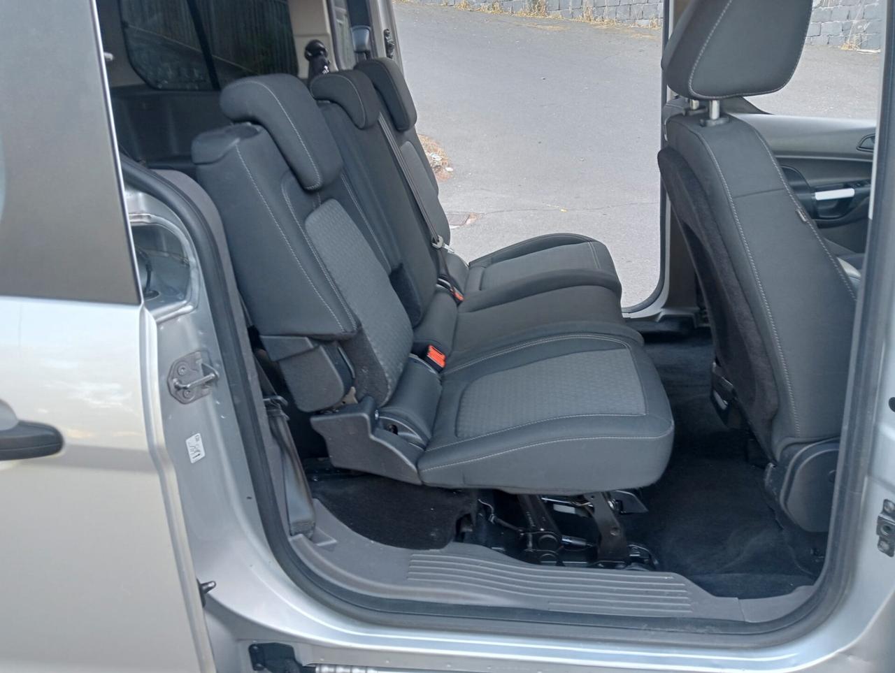 Ford Tourneo Connect Pianale ribassato con rampa disabili in carrozzina