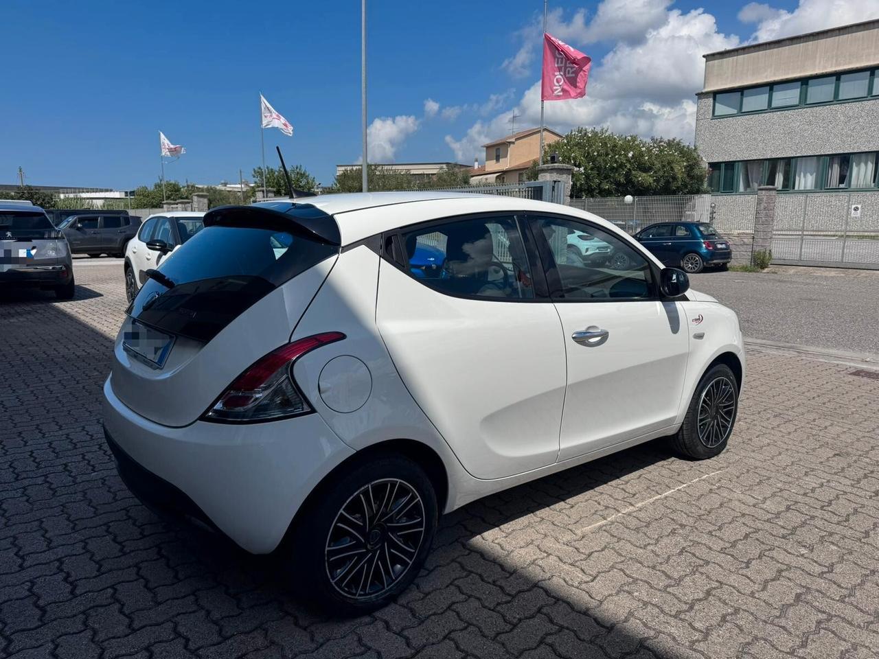Lancia Ypsilon 1.0 FireFly 5 porte S&S Hybrid Silver Plus