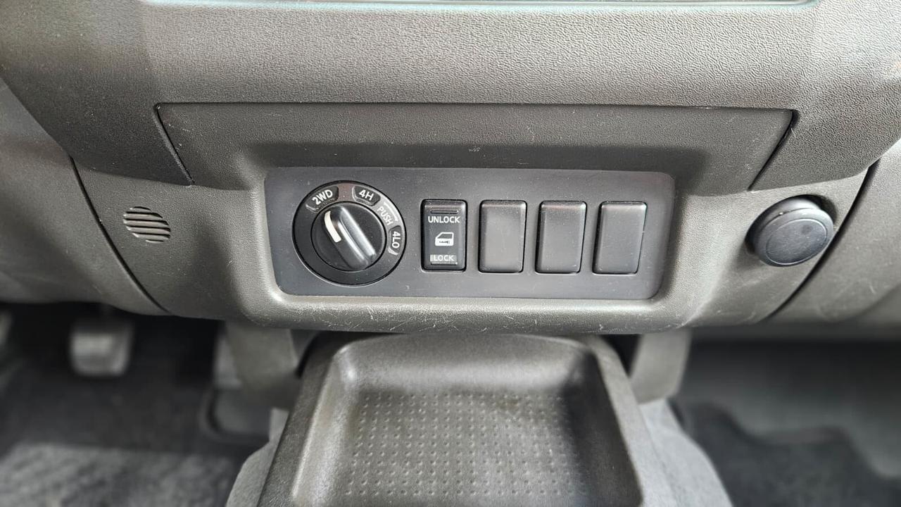 Nissan Navara 2.5 dCi 171CV 4 porte Double Cab LE