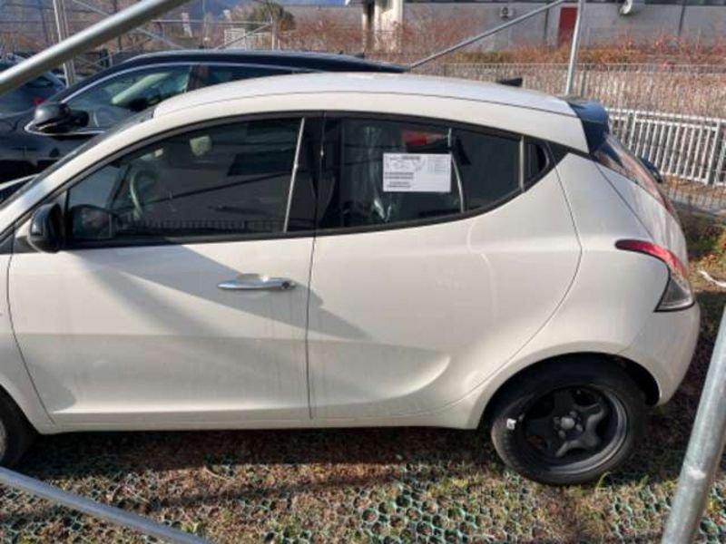 Lancia Ypsilon 1.0 FireFly Hybrid Oro