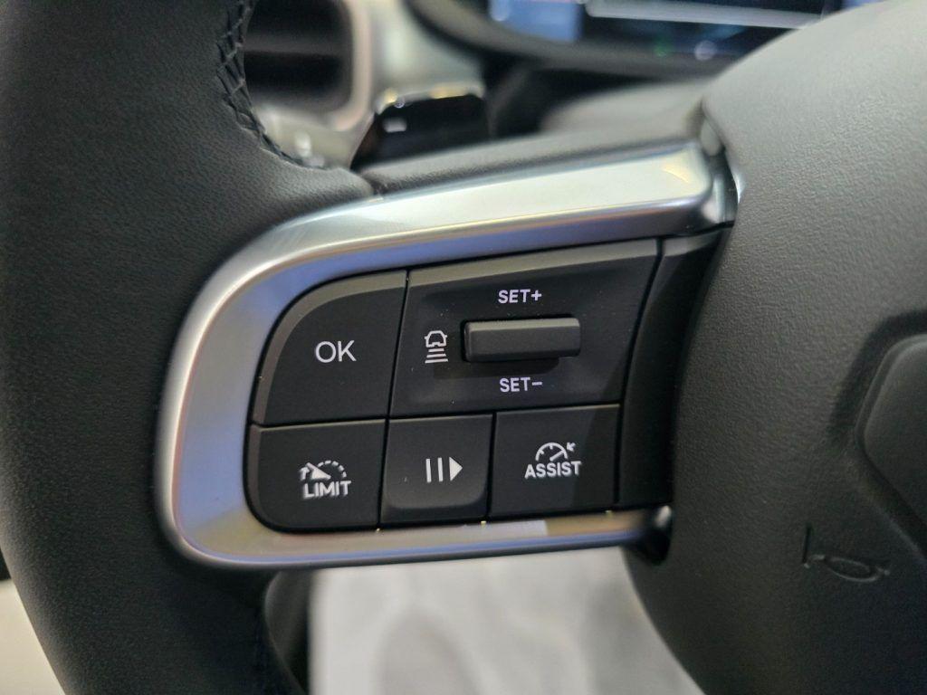 Jeep Avenger 1.2 Turbo 100 CV e-Hybrid Summit