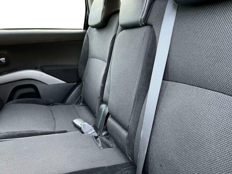 Mitsubishi Outlander Outlander 2.2 DI-D TC-SST Instyle DPF 7p