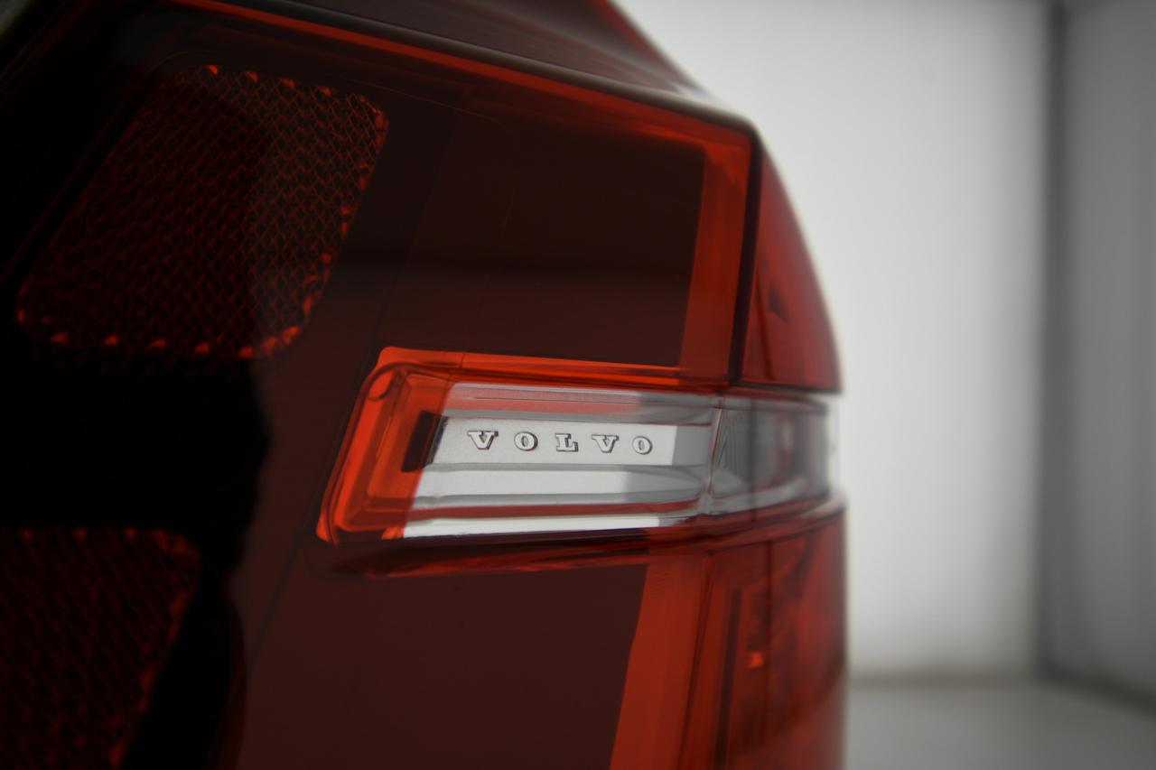 VOLVO V60 2.0 b4 Momentum Business auto NEOPATENTATI+C17"