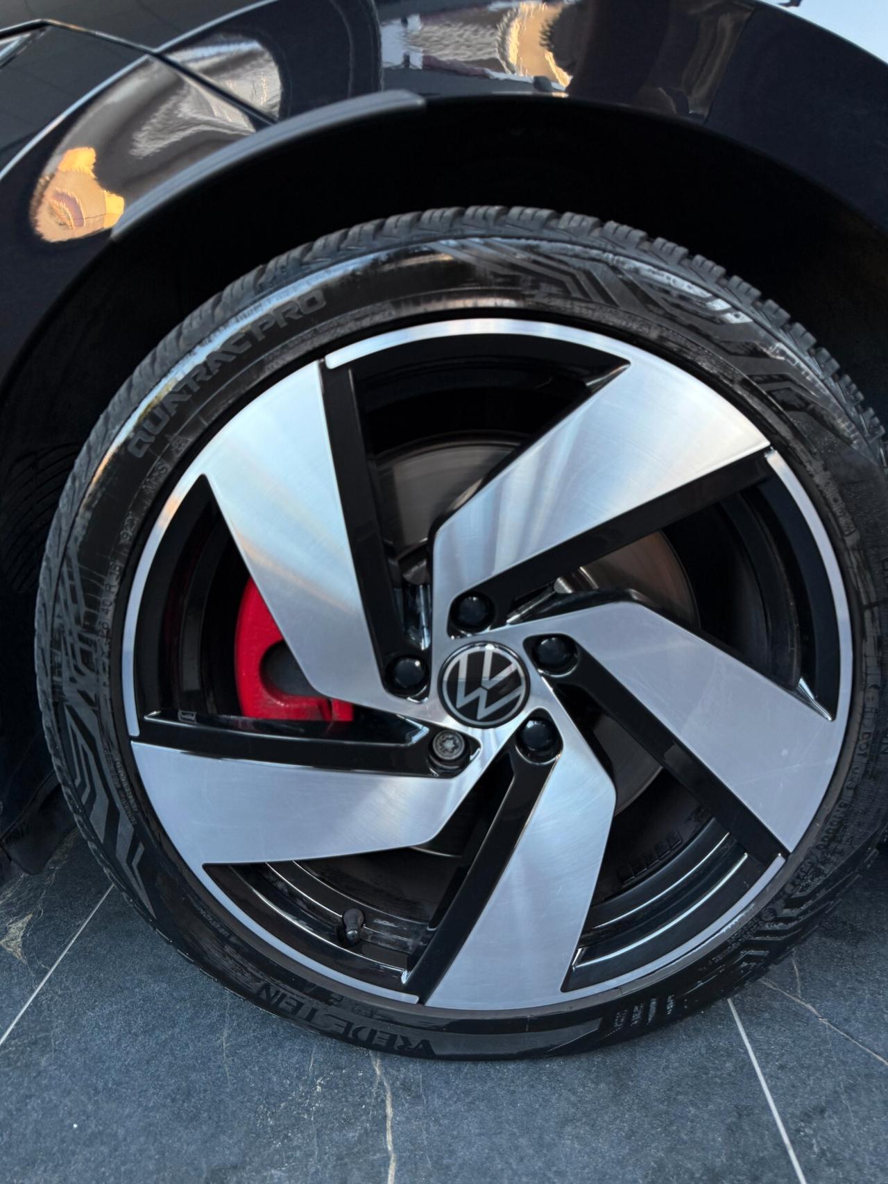 Volkswagen Golf GTI Golf 2.0 TSI GTI